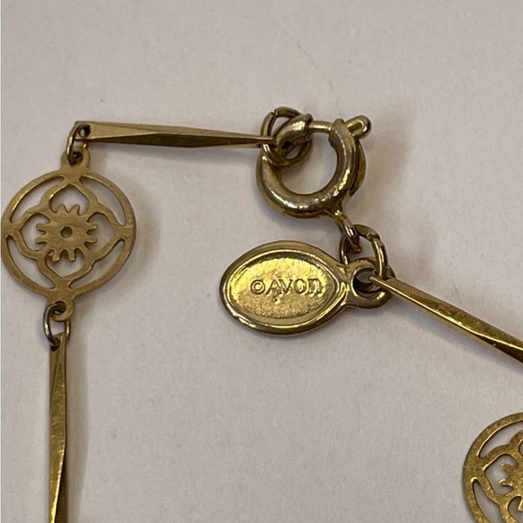 Vintage 1977 AVON Gold Filigree Link Necklace. 24” - Picture 3 of 5